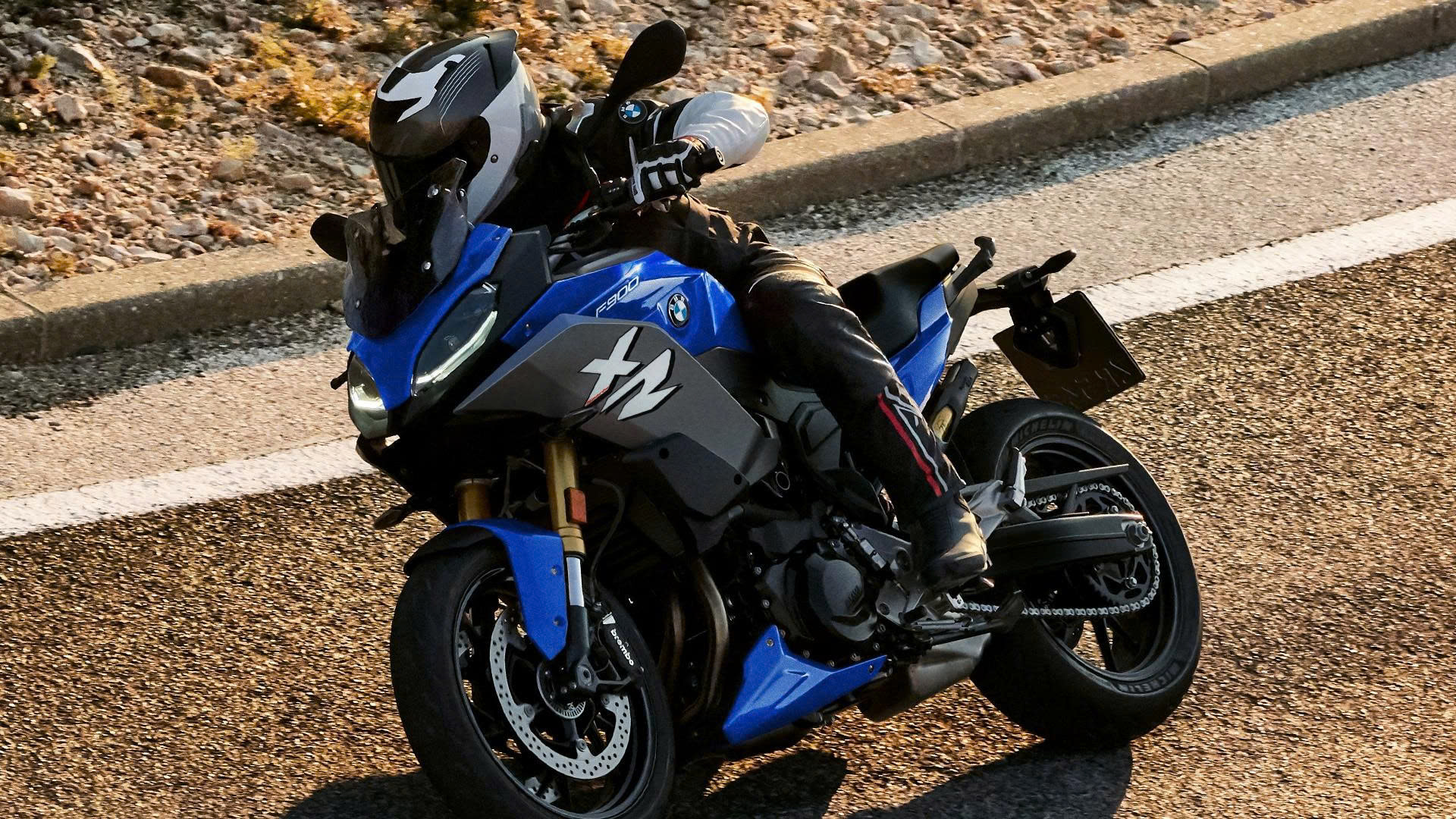 900xr (10)