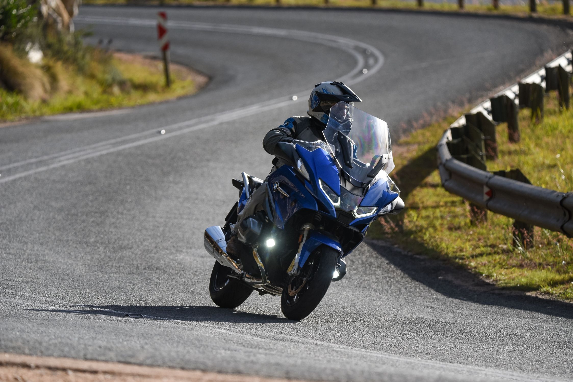 BMW R 1250 RT: Sự Kết Hợp Hoàn Hảo Giữa Đẳng Cấp và Tiện Nghi Cho Mọi Hành Trình.