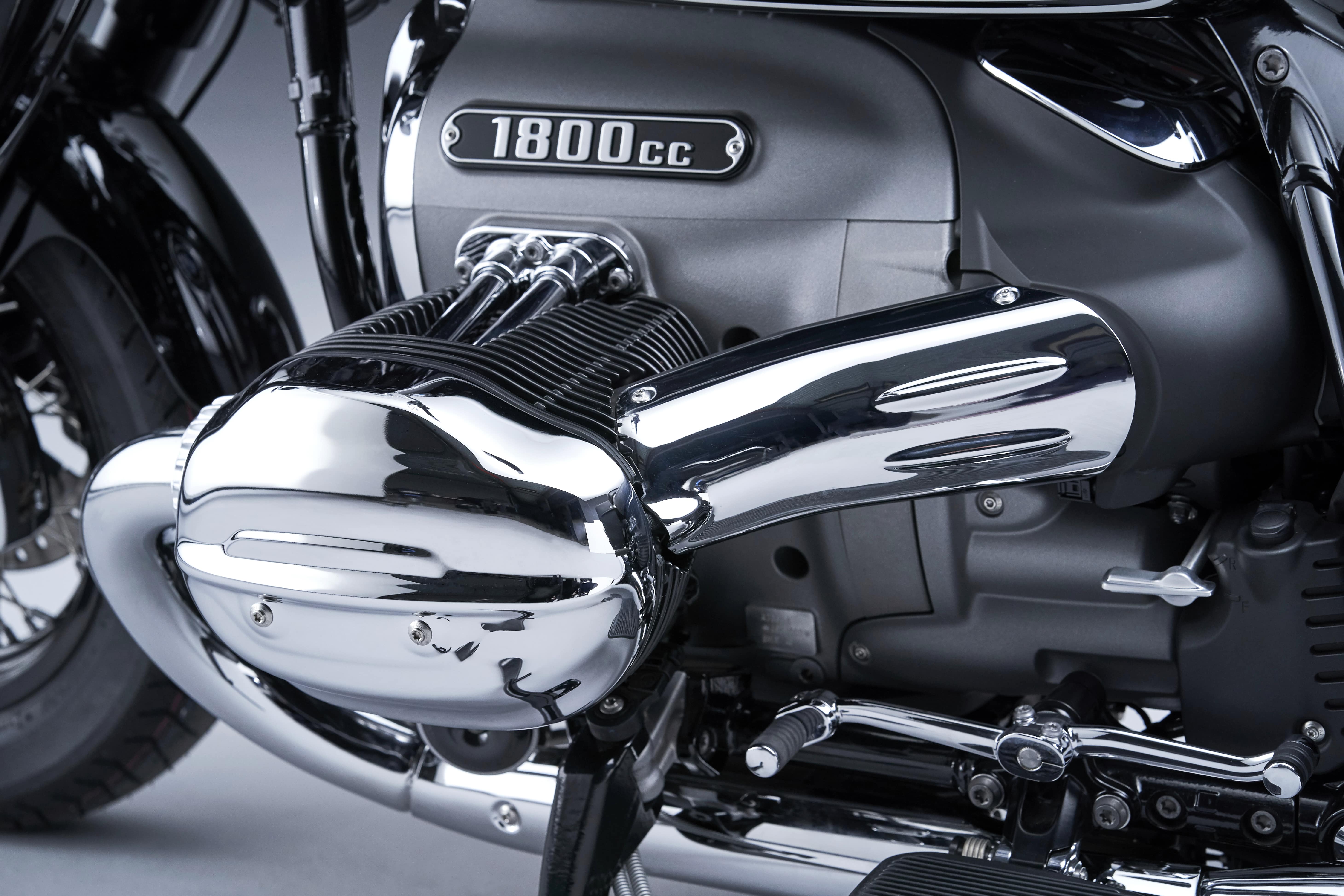 P90401863_highRes_the-bmw-r-18-classic-min