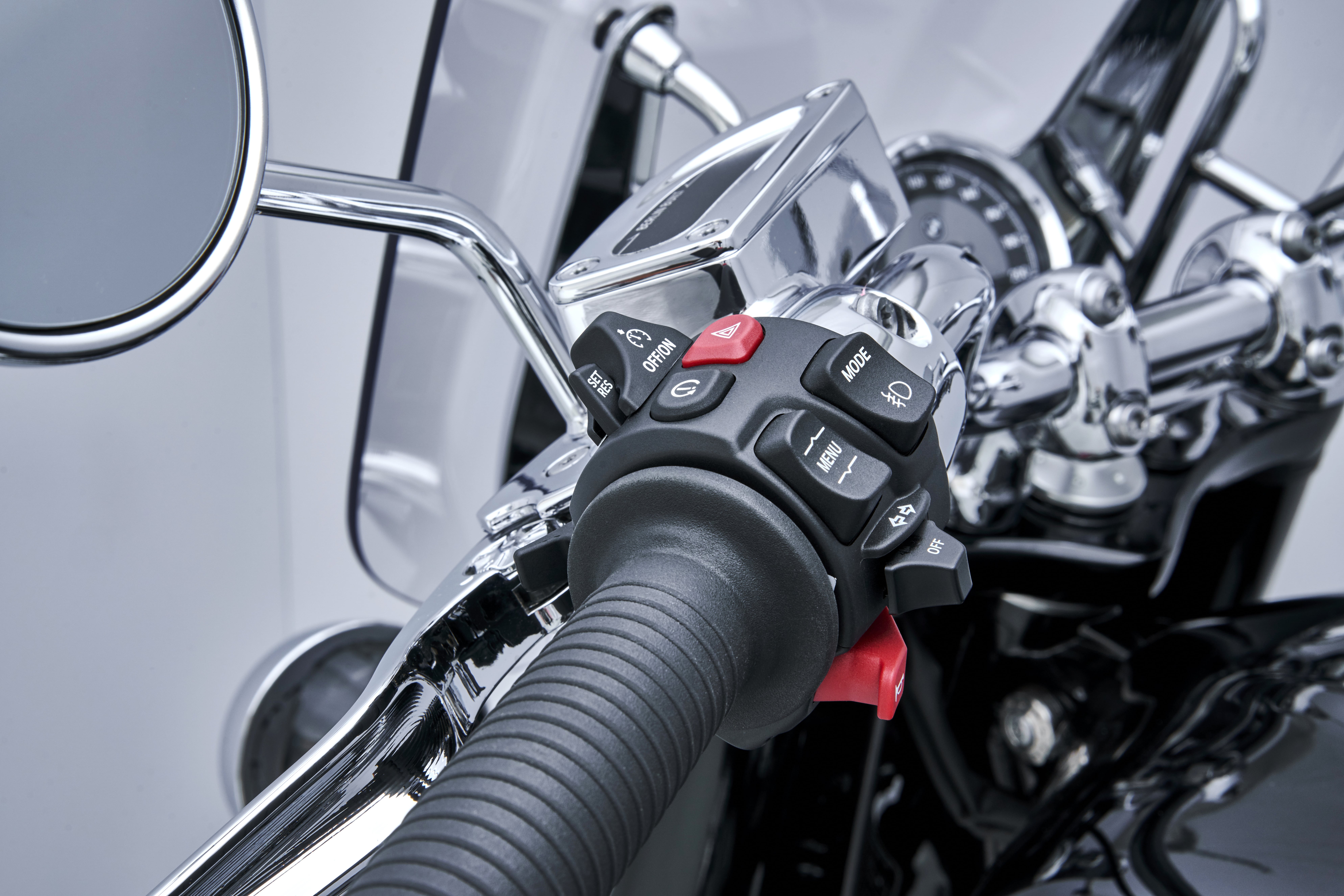 P90401867_highRes_the-bmw-r-18-classic-min
