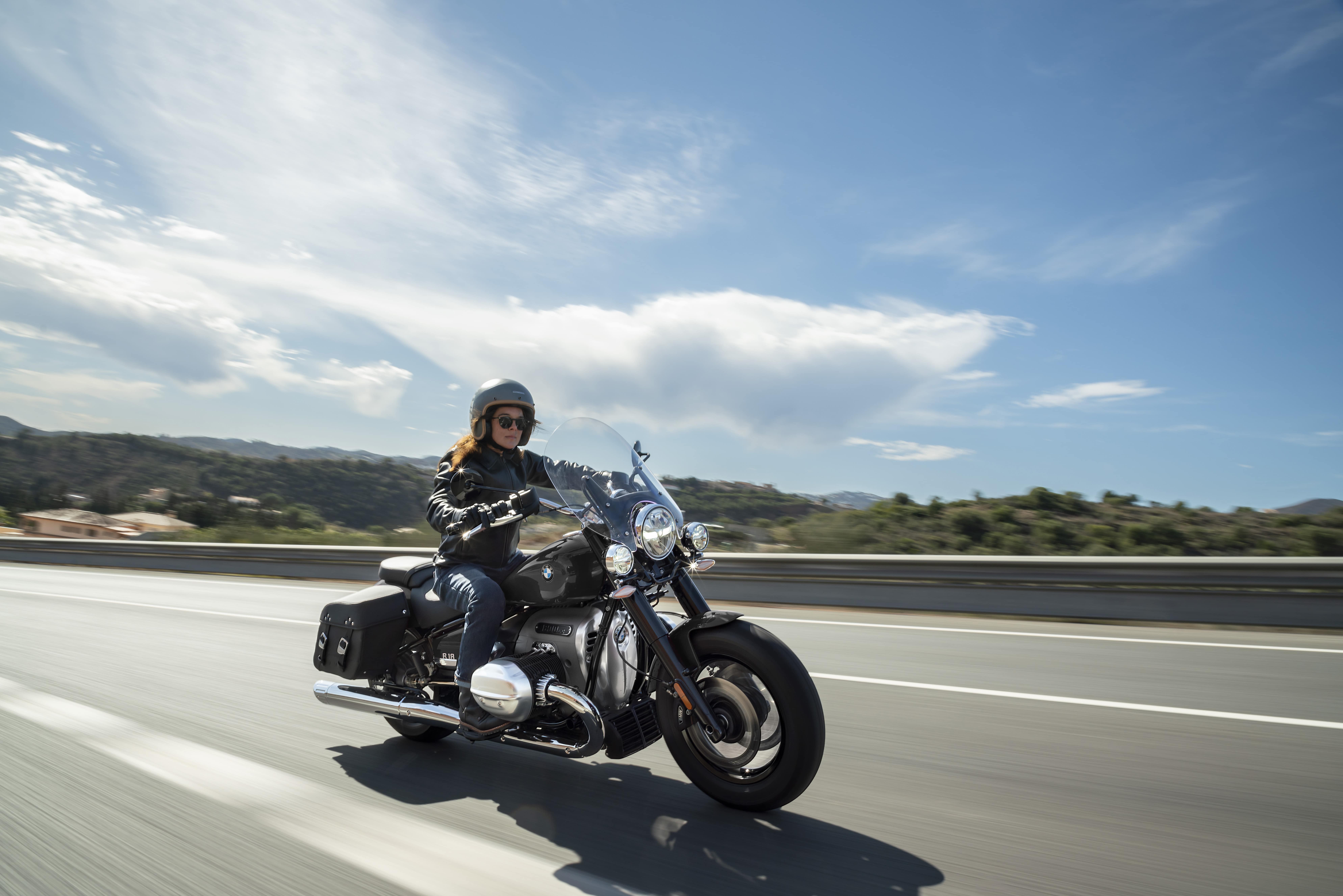 P90452157_highRes_bmw-r-18-classic-mar-min