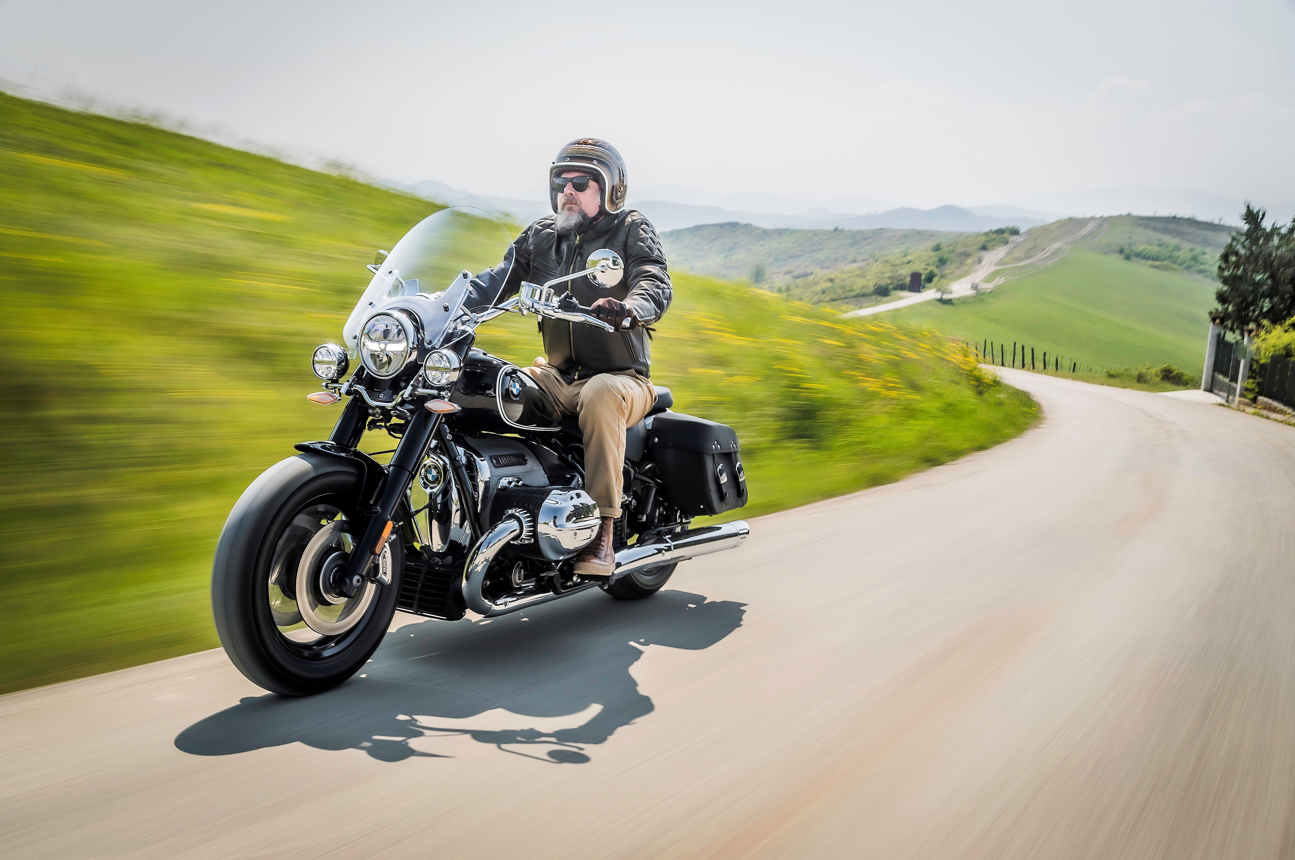 P90513790_highRes_bmw-motorrad-present-min